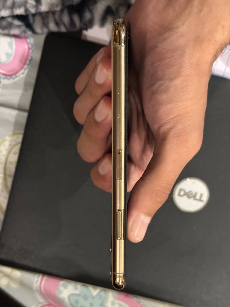 Apple iPhone 11 Pro Max 2