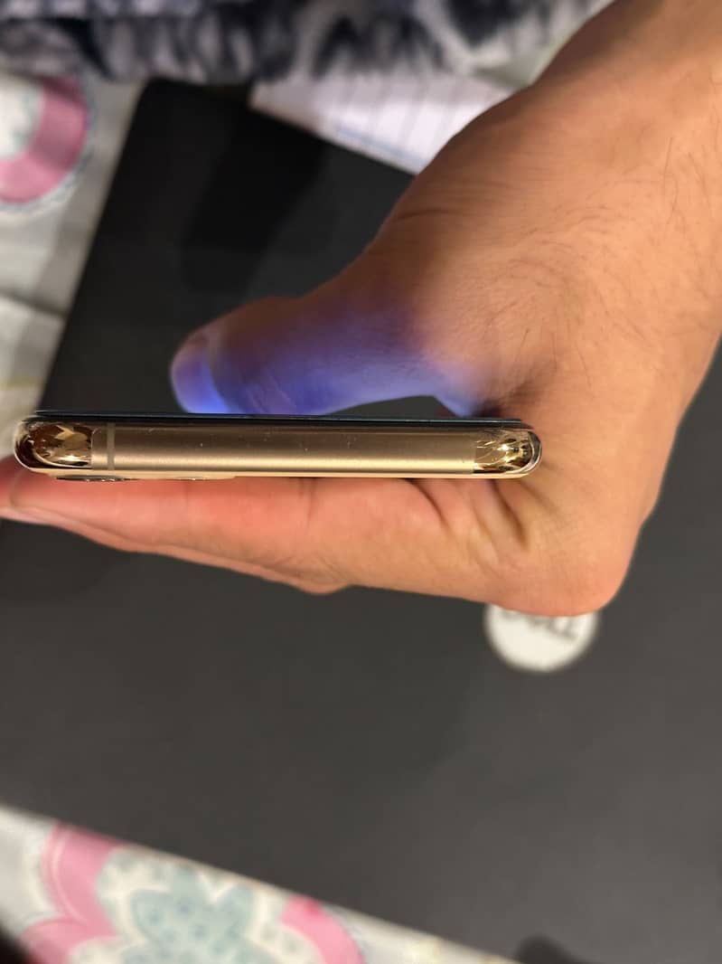 Apple iPhone 11 Pro Max 6