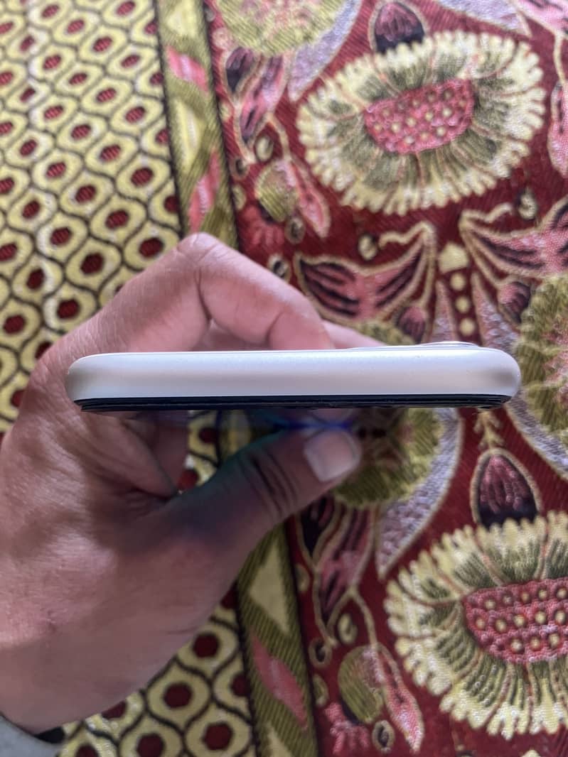 Apple iPhone 11 4