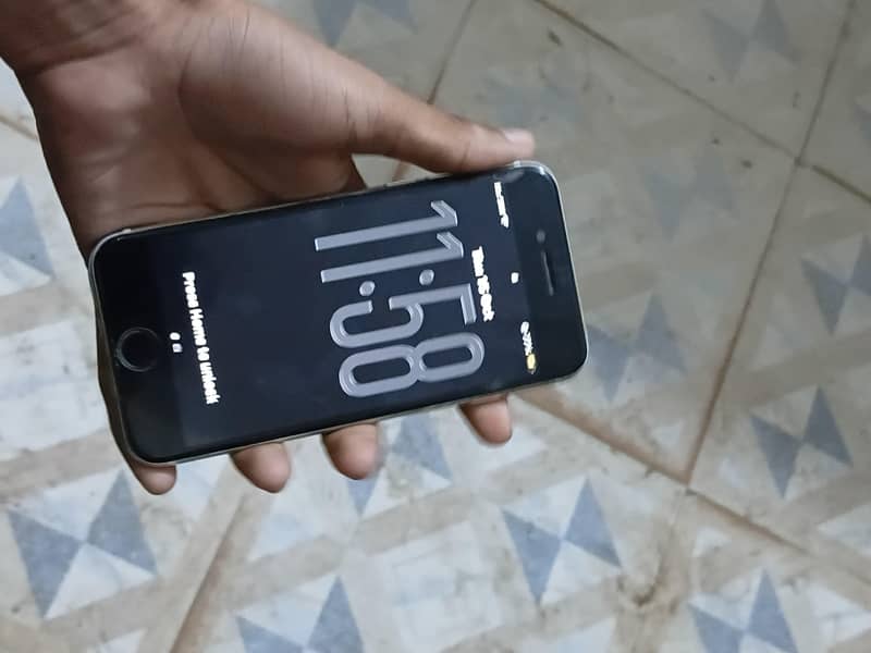 Apple iPhone SE 6