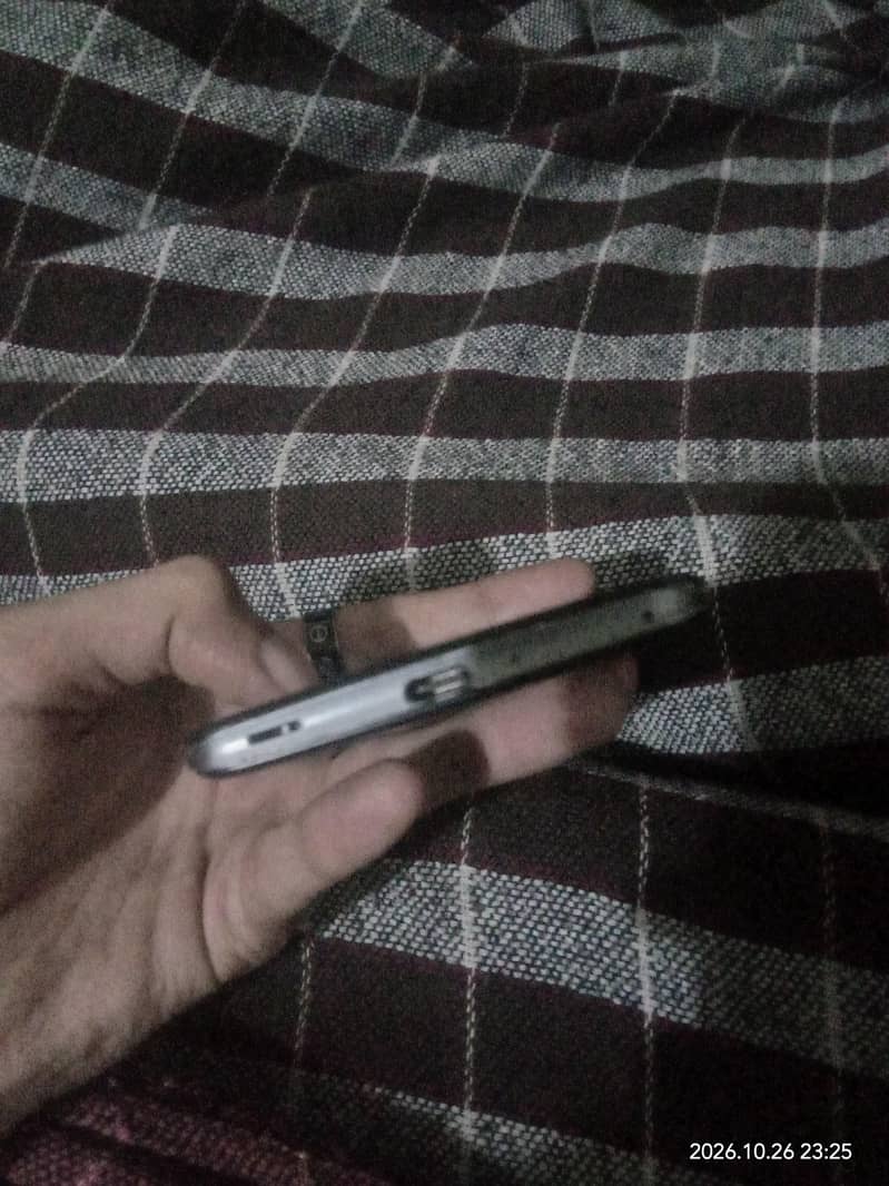 Sharp Aquos Zero 2 6