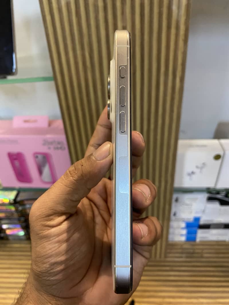 Apple iPhone 15 Pro 2