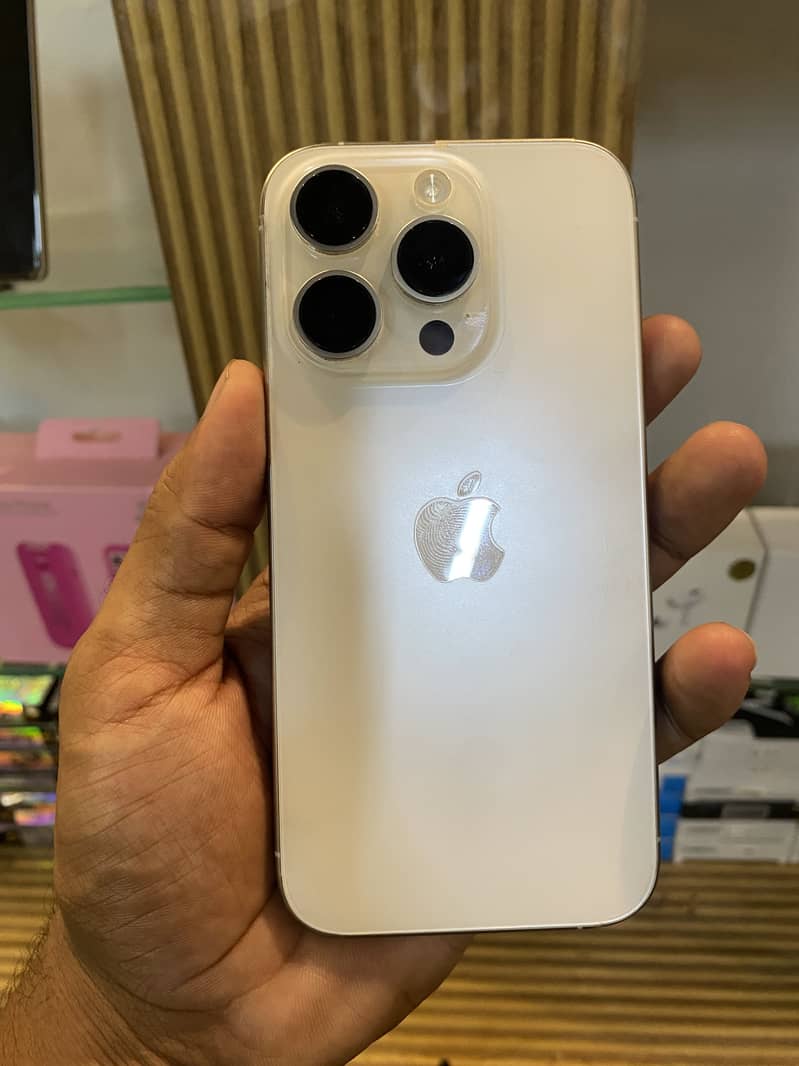 Apple iPhone 15 Pro 3