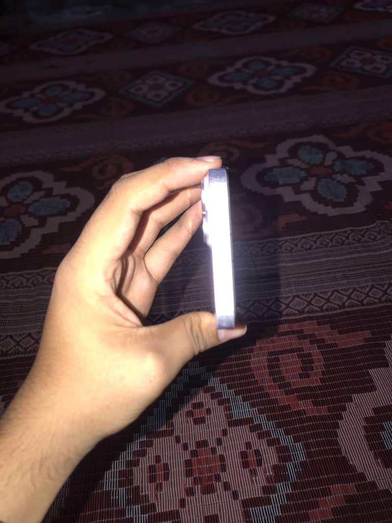 Apple iPhone 14 3