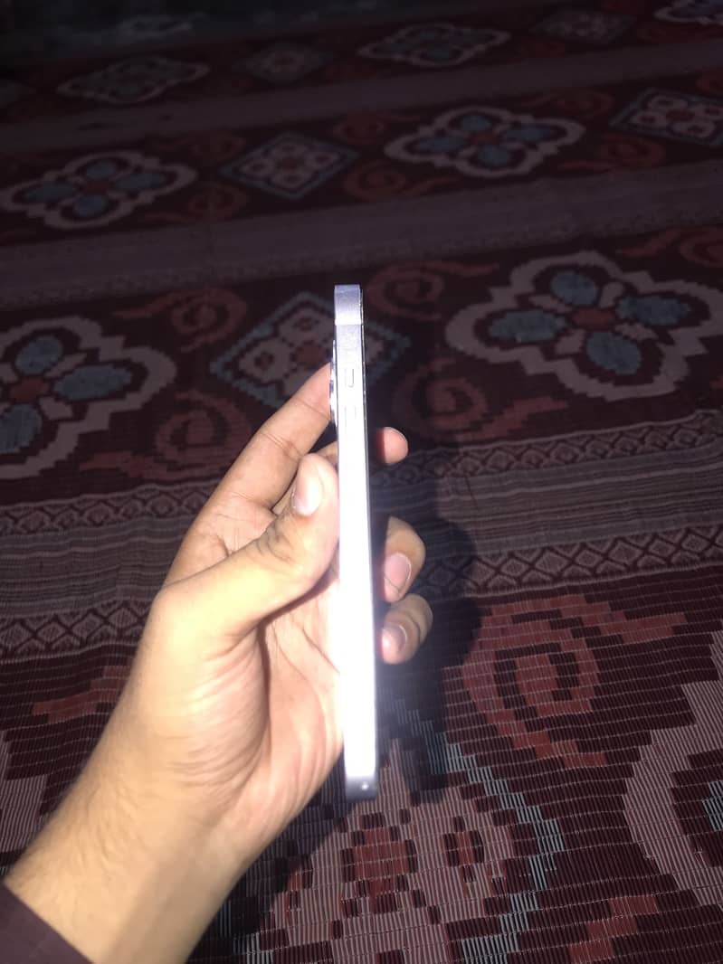 Apple iPhone 14 4