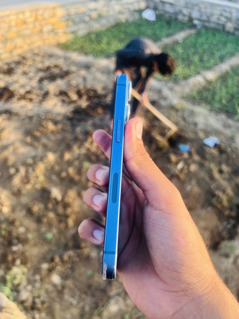 Apple iPhone 13 1