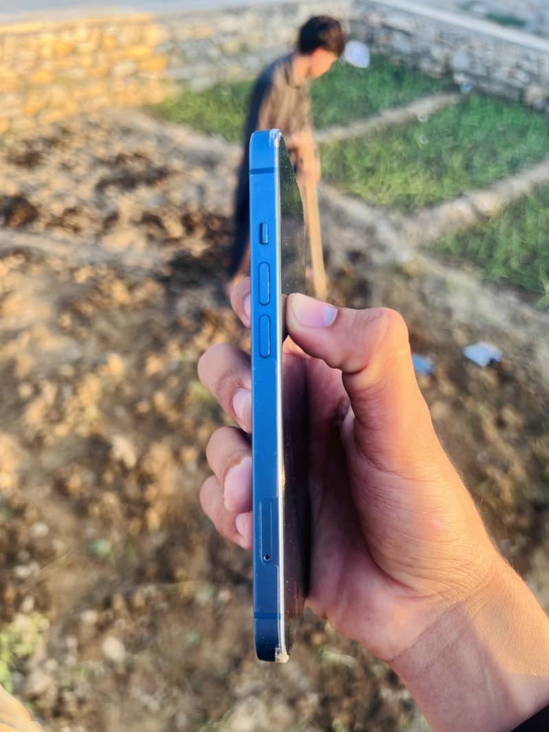 Apple iPhone 13 5