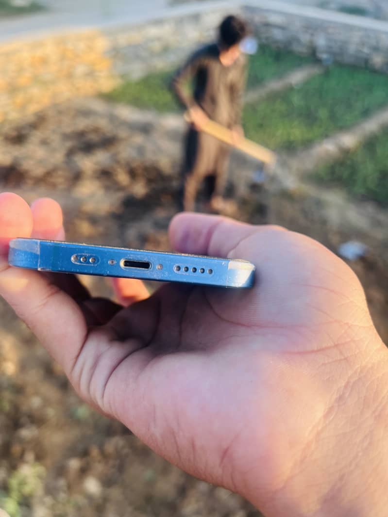 Apple iPhone 13 7