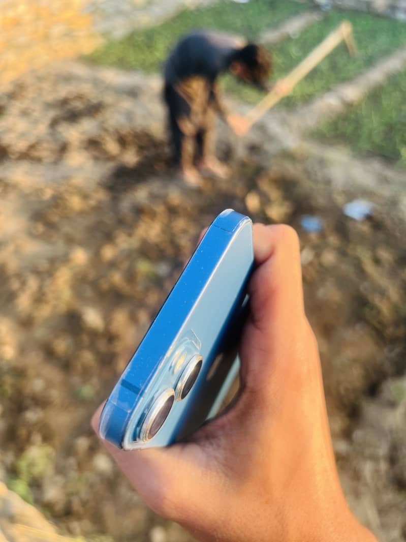 Apple iPhone 13 8