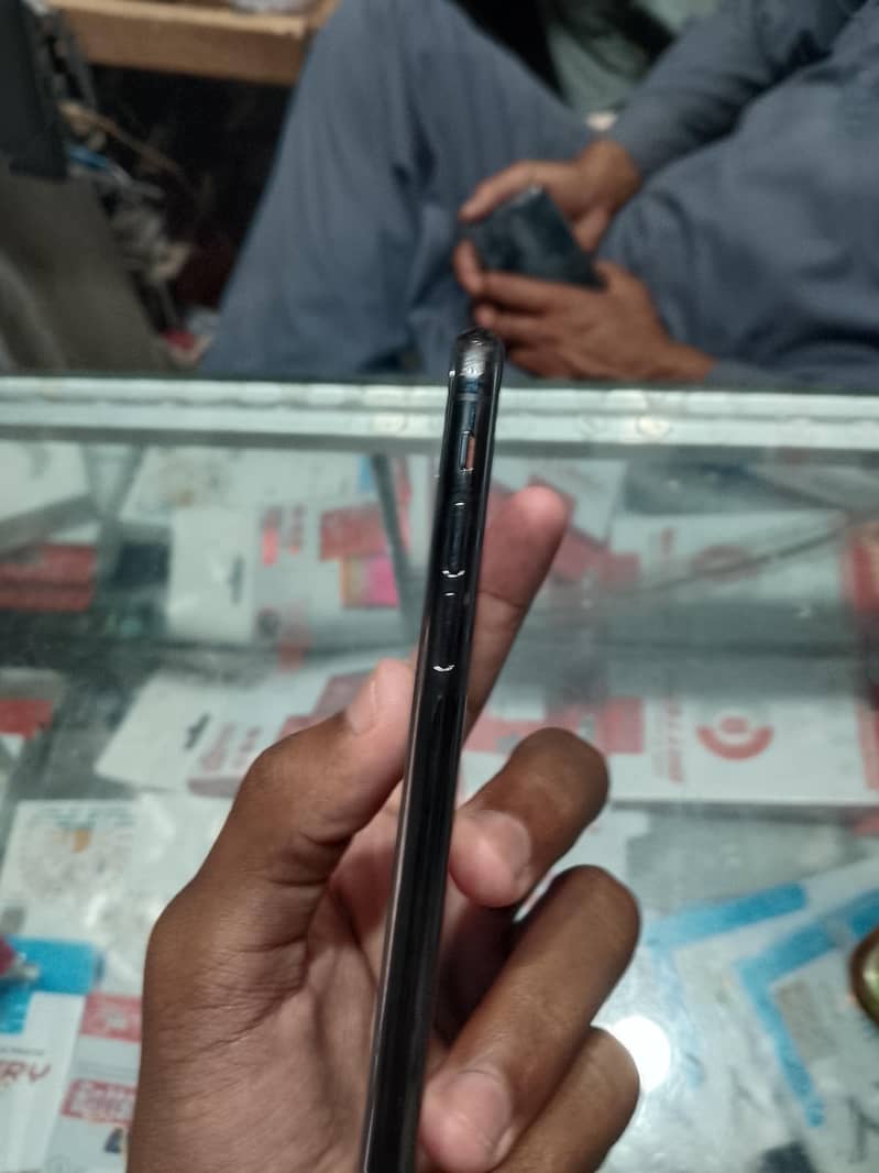 Apple iPhone XS 5