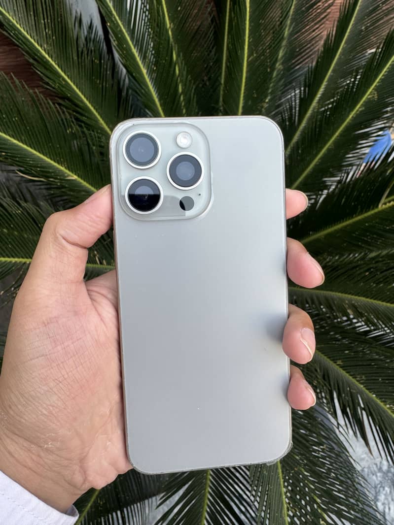 Apple iPhone 15 Pro Max 5
