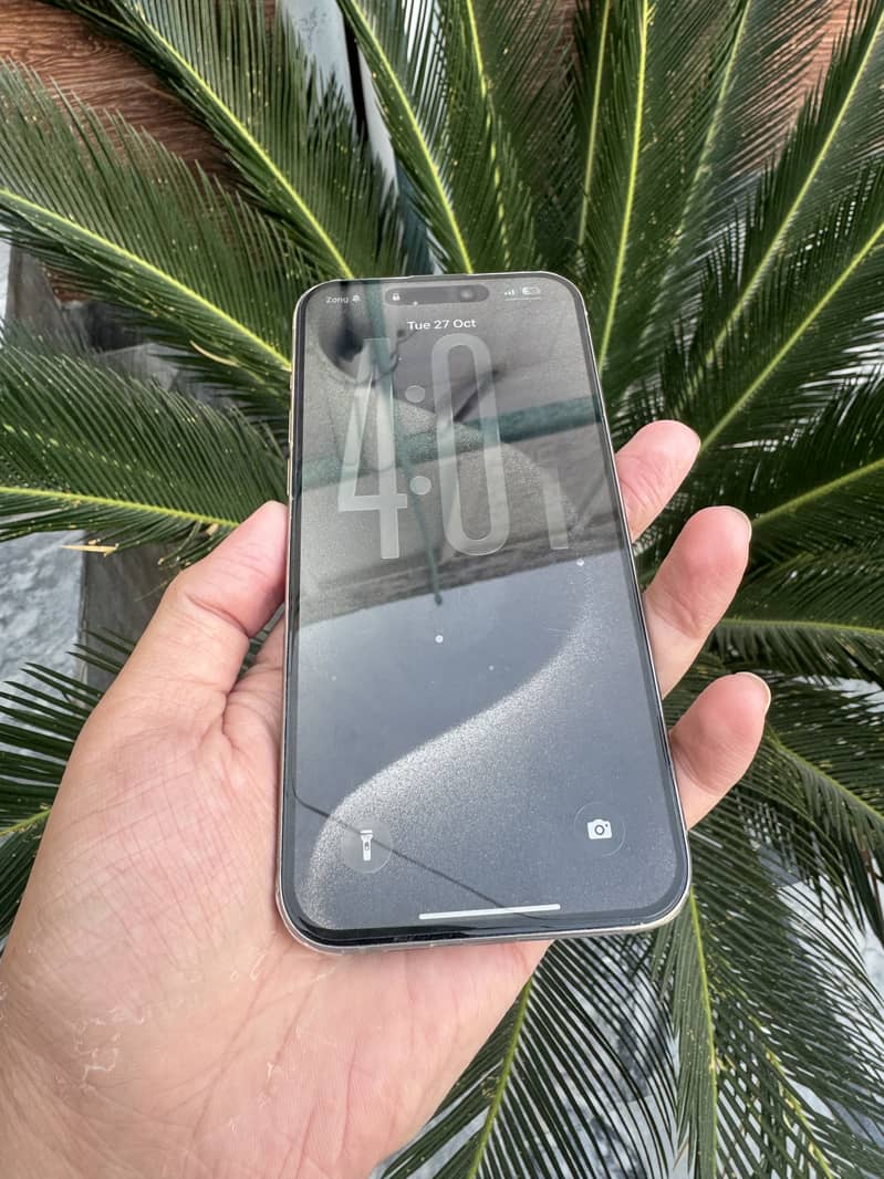 Apple iPhone 15 Pro Max 9