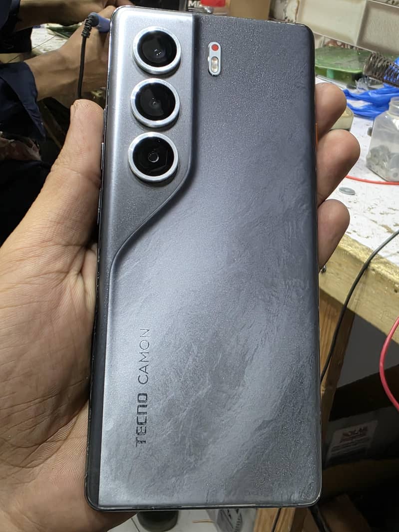 Tecno CAMON 40 Pro 0