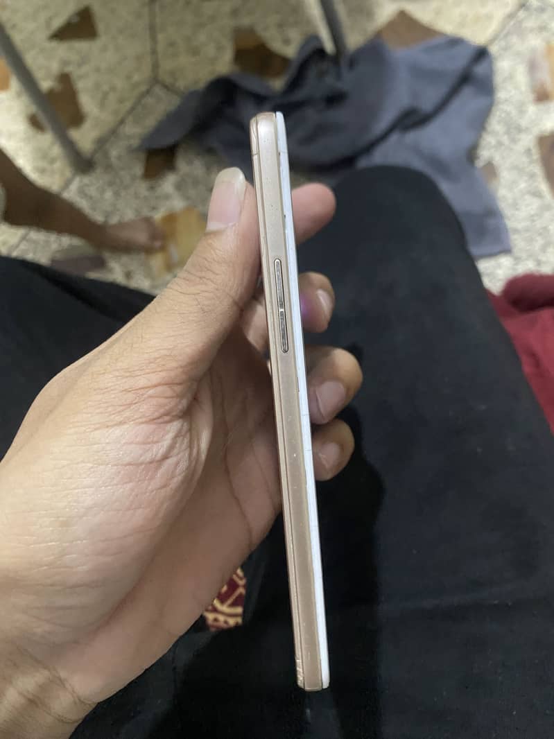 OPPO A57 1