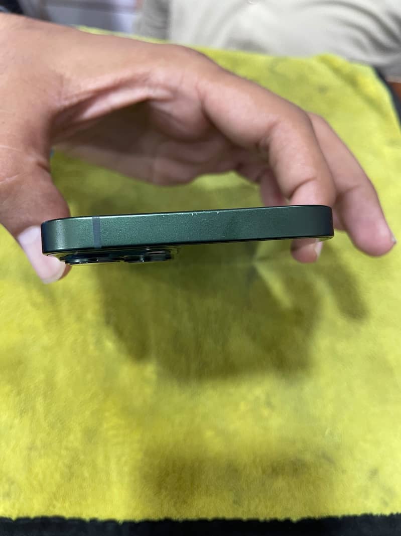 Apple iPhone 13 0