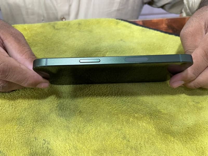 Apple iPhone 13 1