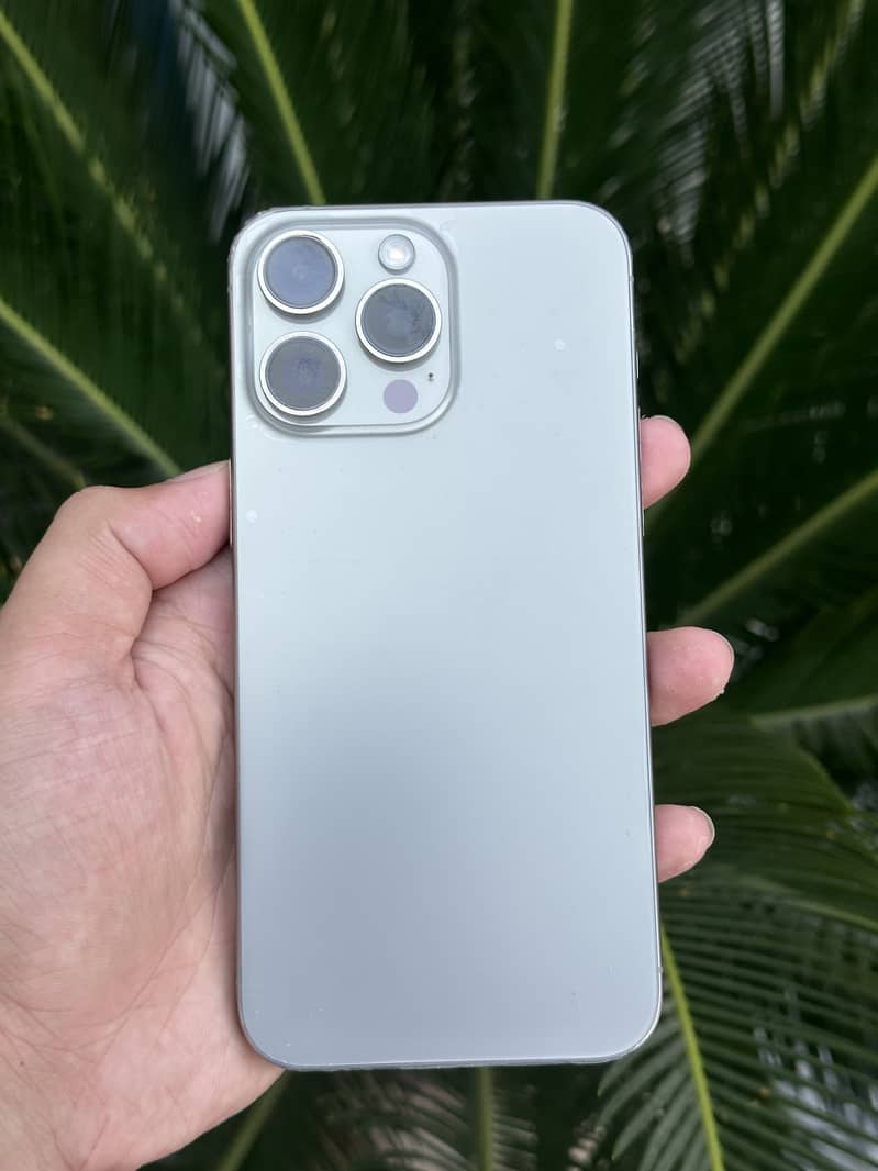 Apple iPhone 15 Pro Max 0