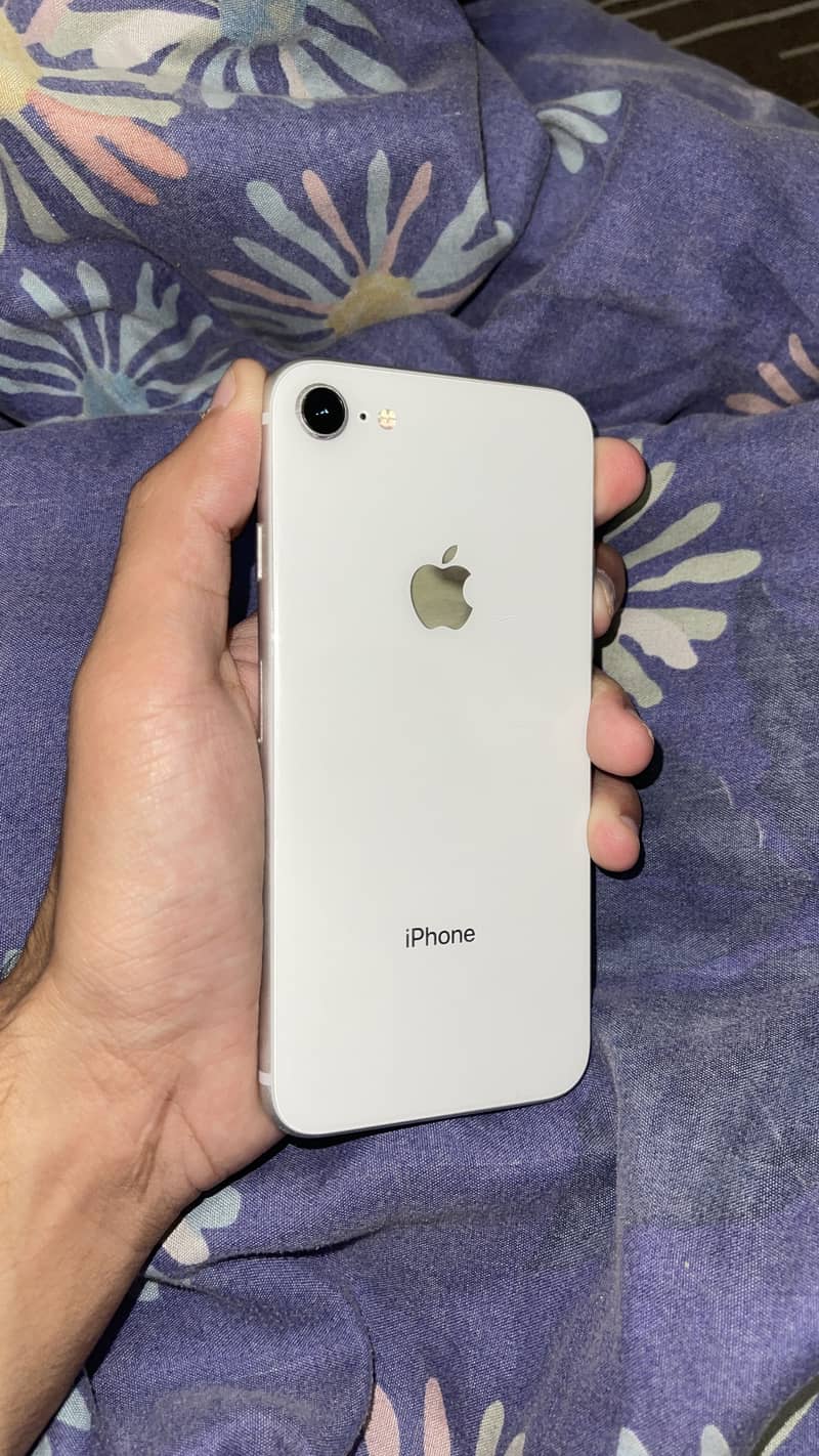 Apple iPhone 8 1