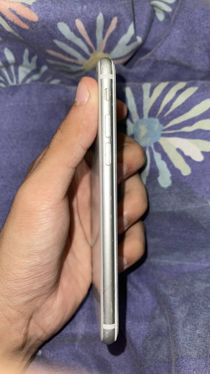Apple iPhone 8 3