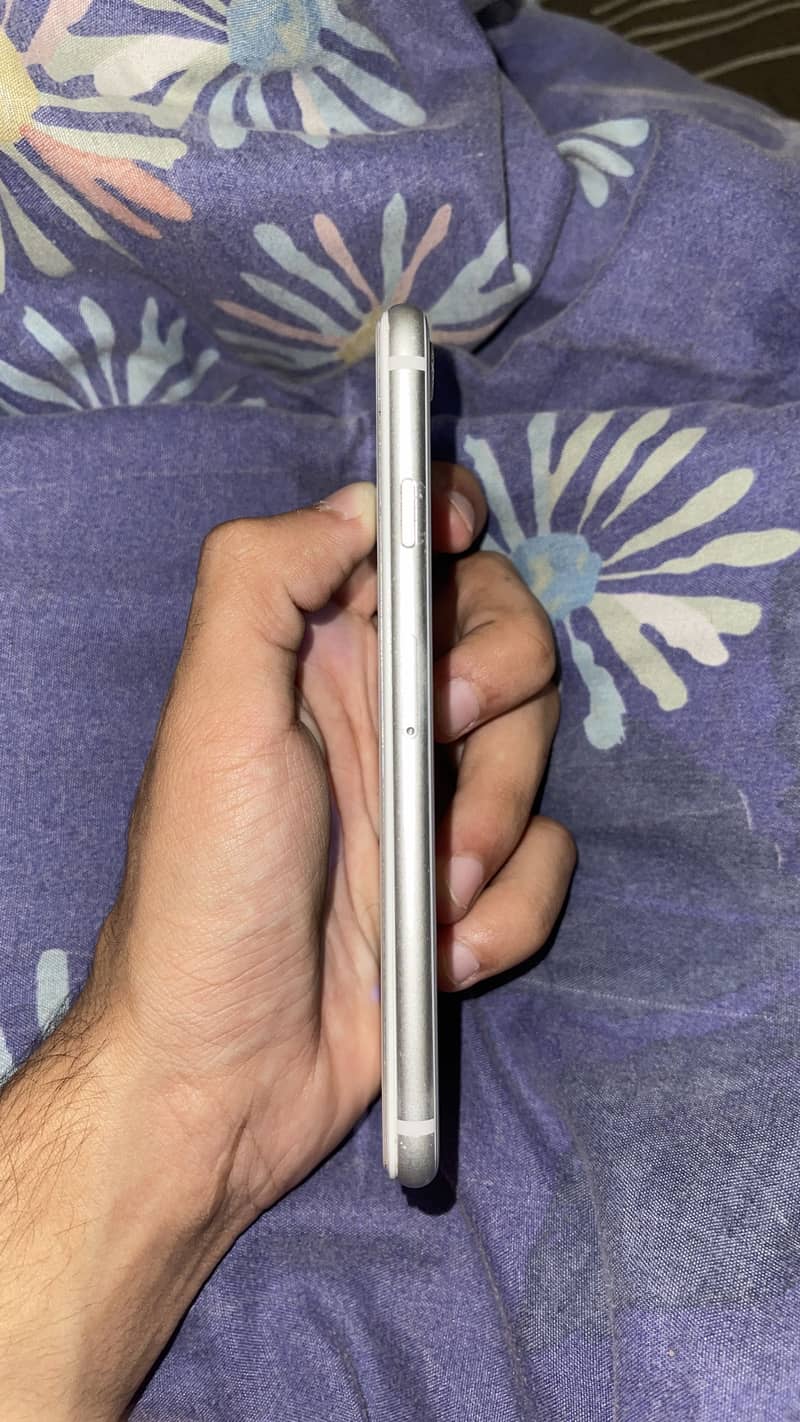 Apple iPhone 8 4