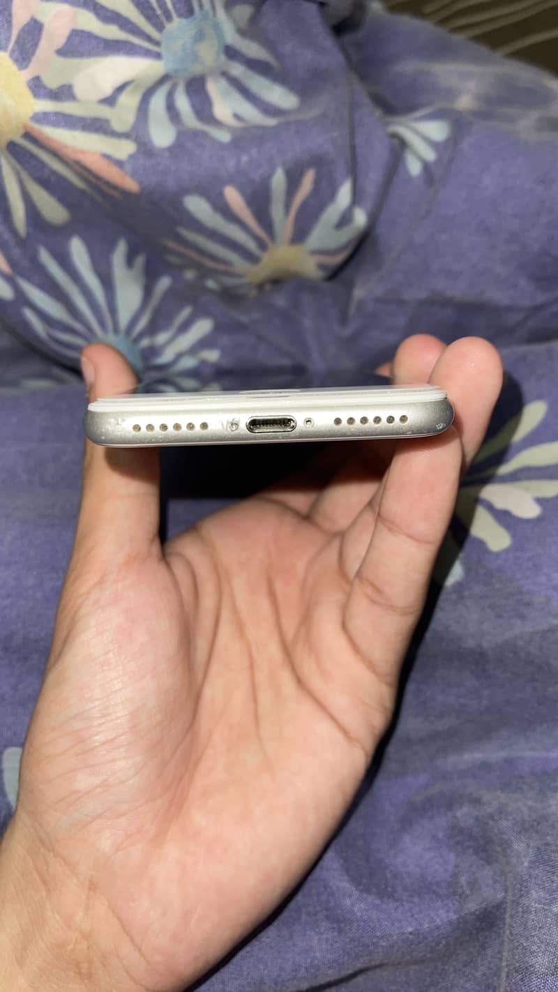Apple iPhone 8 5