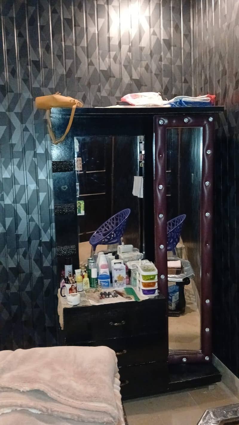 Dressing Table 0