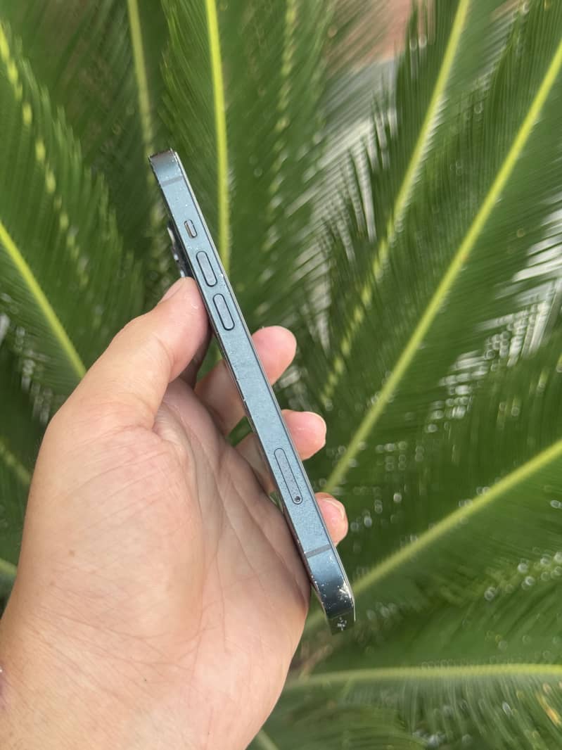 Apple iPhone 14 7