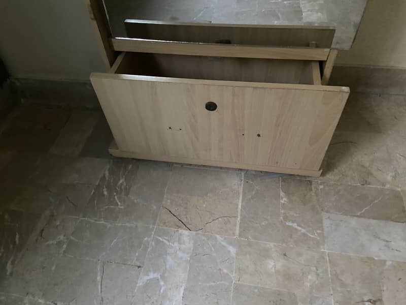 Full mirror dressing table 2