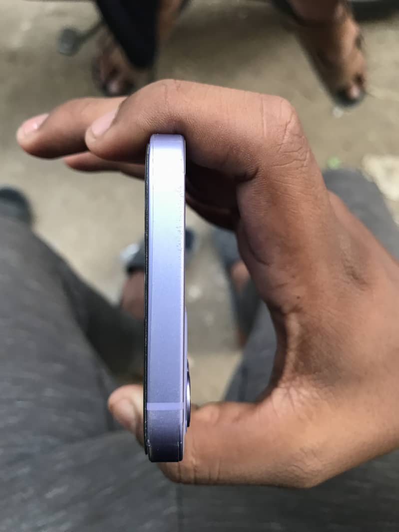 Apple iPhone 12 4