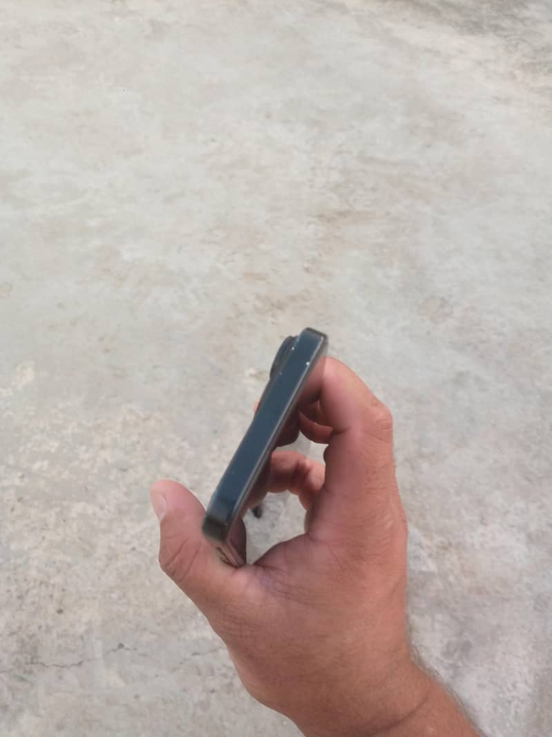 Apple iPhone 15 4
