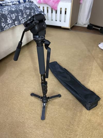 Yunteng 588 brand new monopod