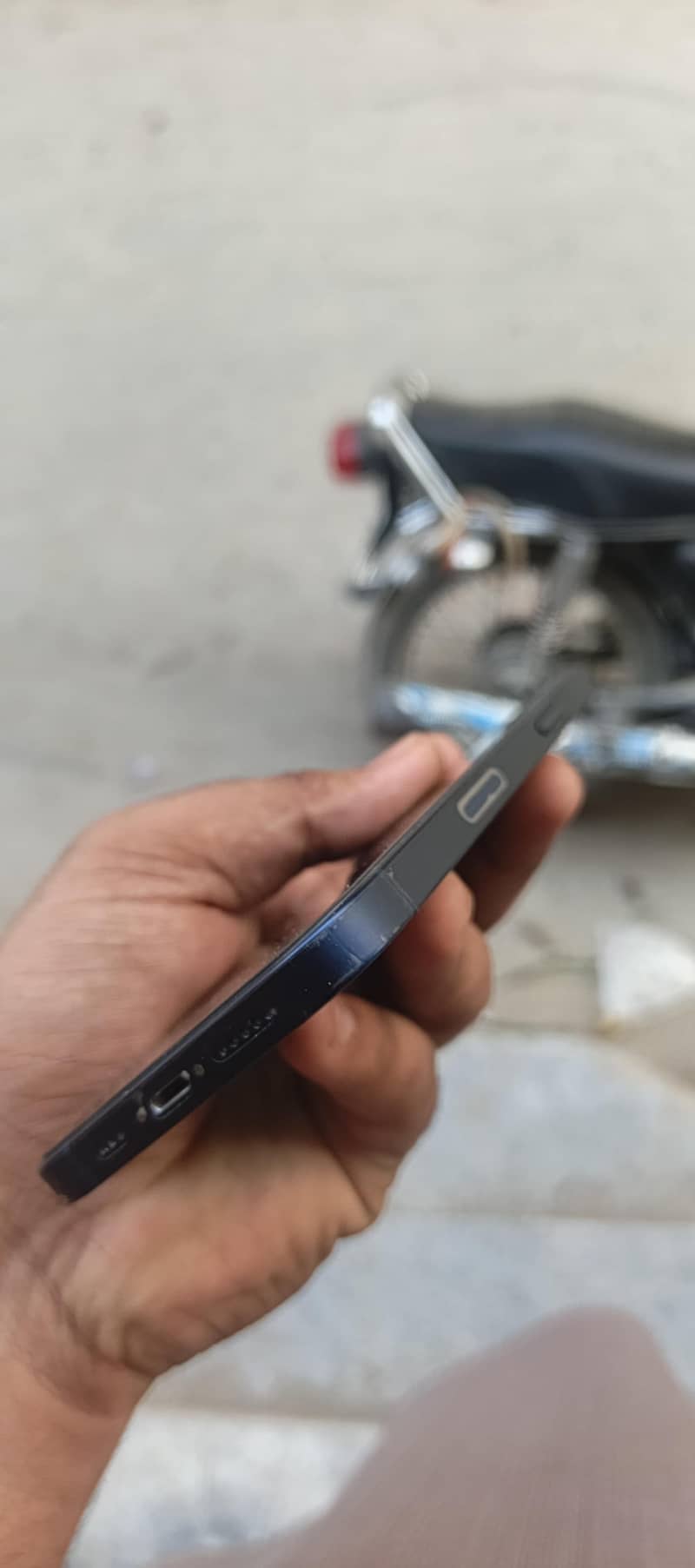 Apple iPhone 12 4
