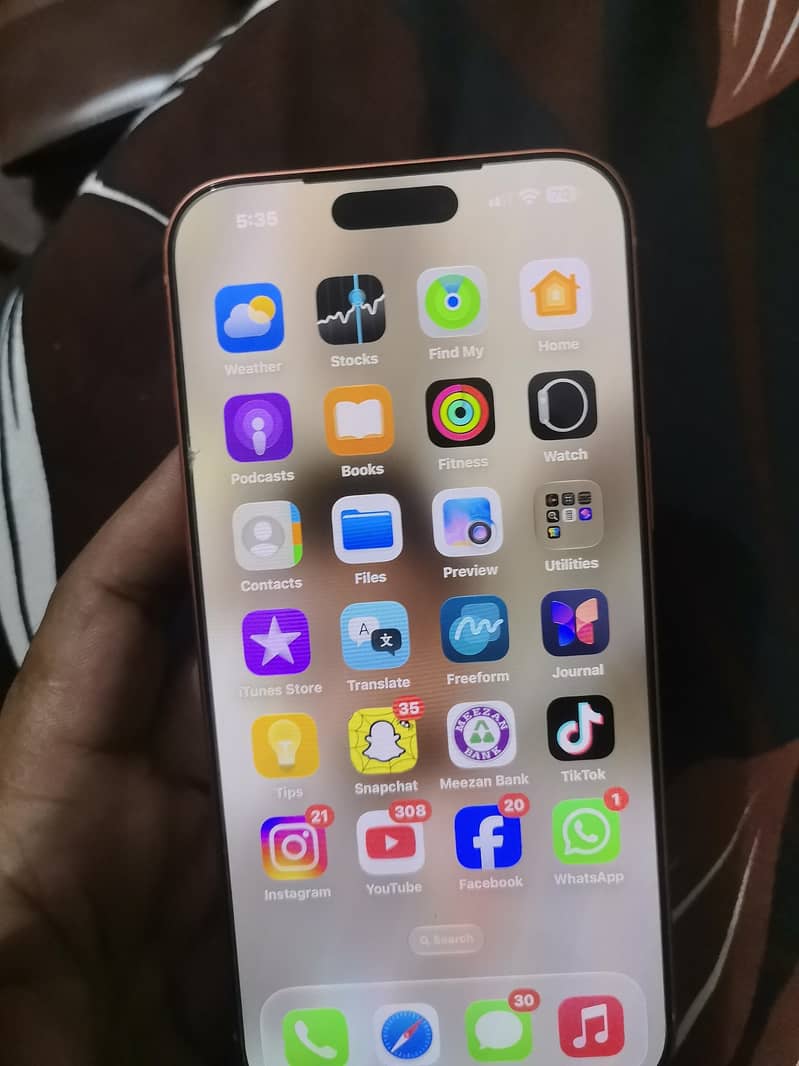 Apple iPhone 17 Pro Max 4