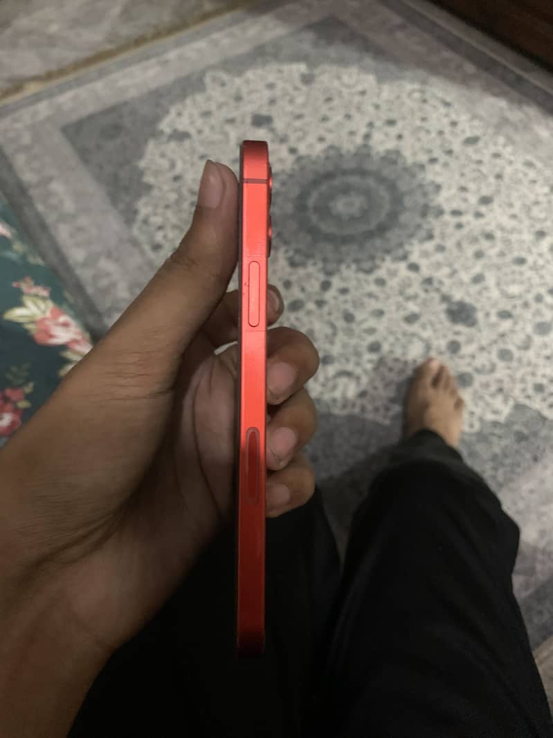 Apple iPhone 12 4