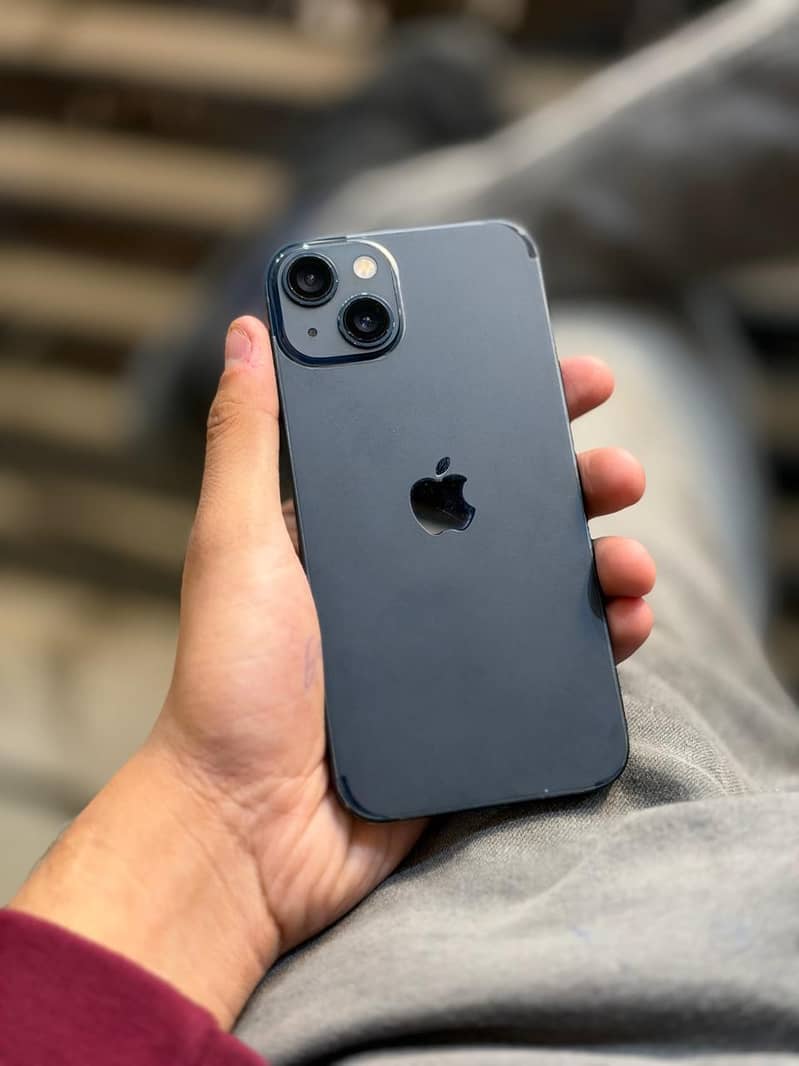 Apple iPhone 13 0