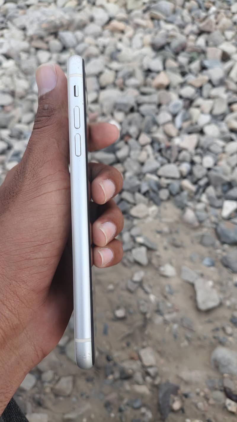 Apple iPhone 11 3