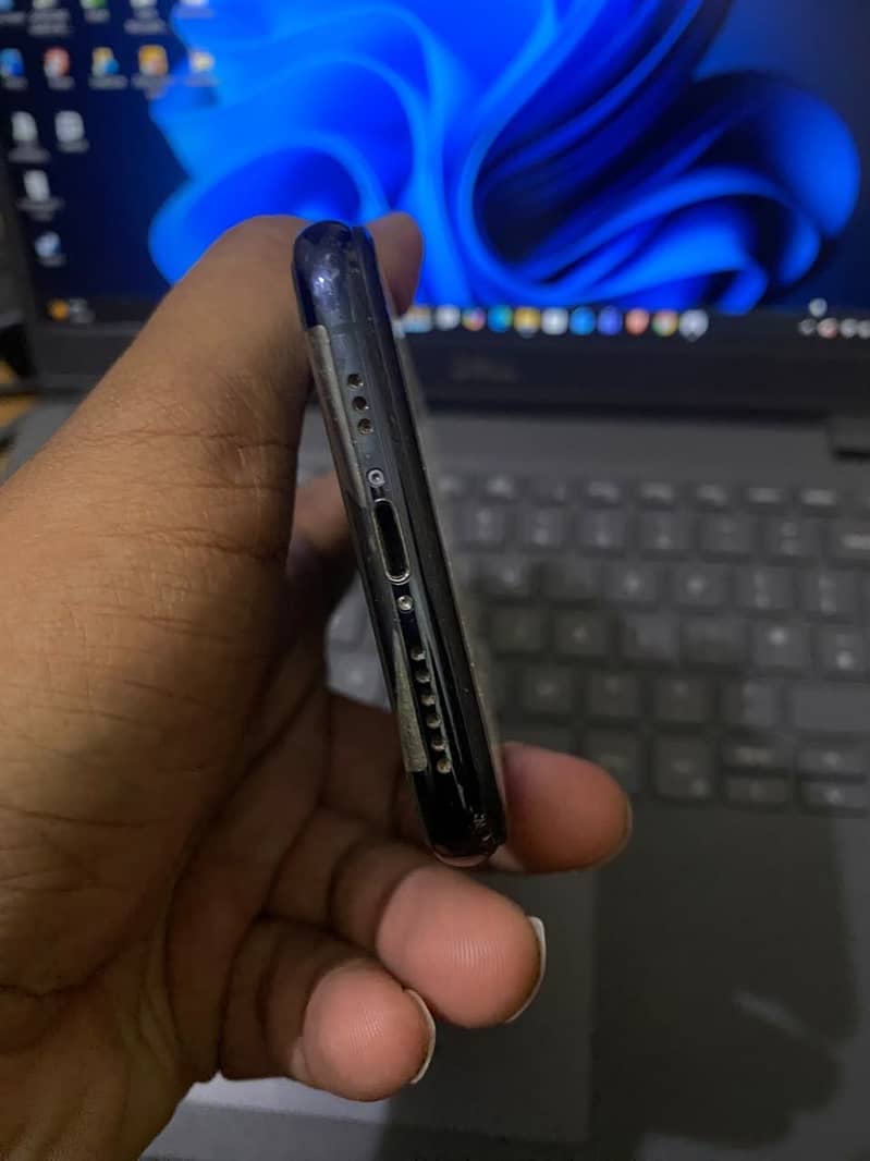 Apple iPhone 11 Pro 4