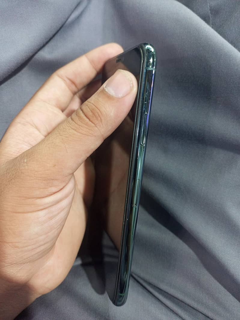 Apple iPhone 11 Pro Max 2