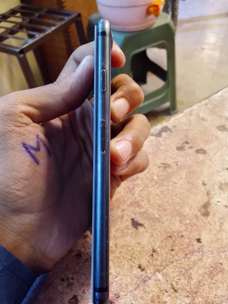Apple iPhone 7 1