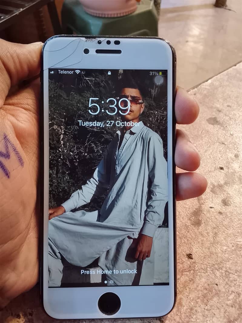 Apple iPhone 7 3