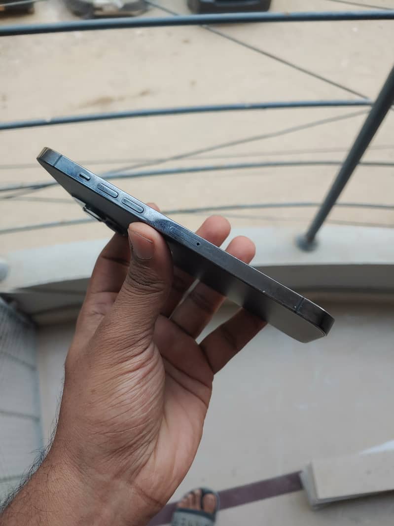 Apple iPhone 12 Pro Max 4