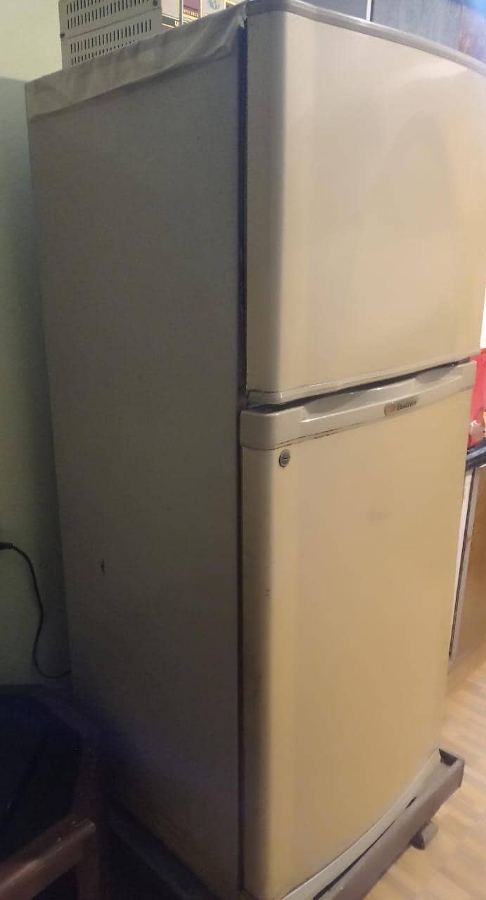 DAWLANCE FRIDGE 2
