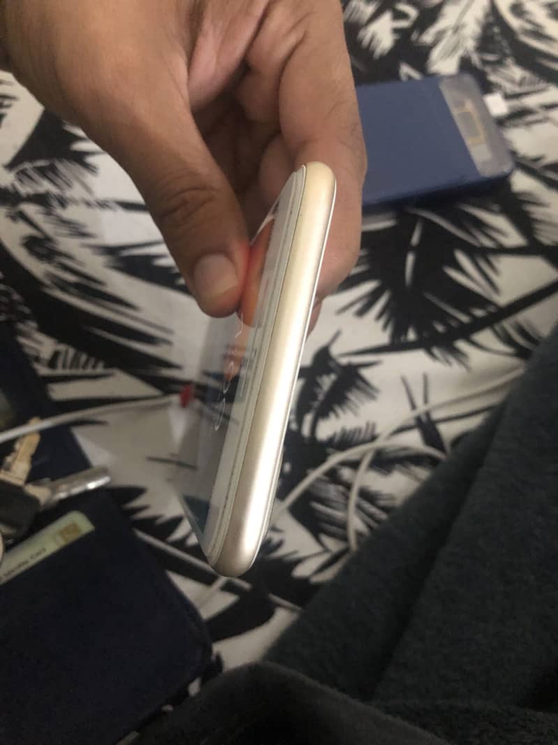 Apple iPhone 7 Plus 2