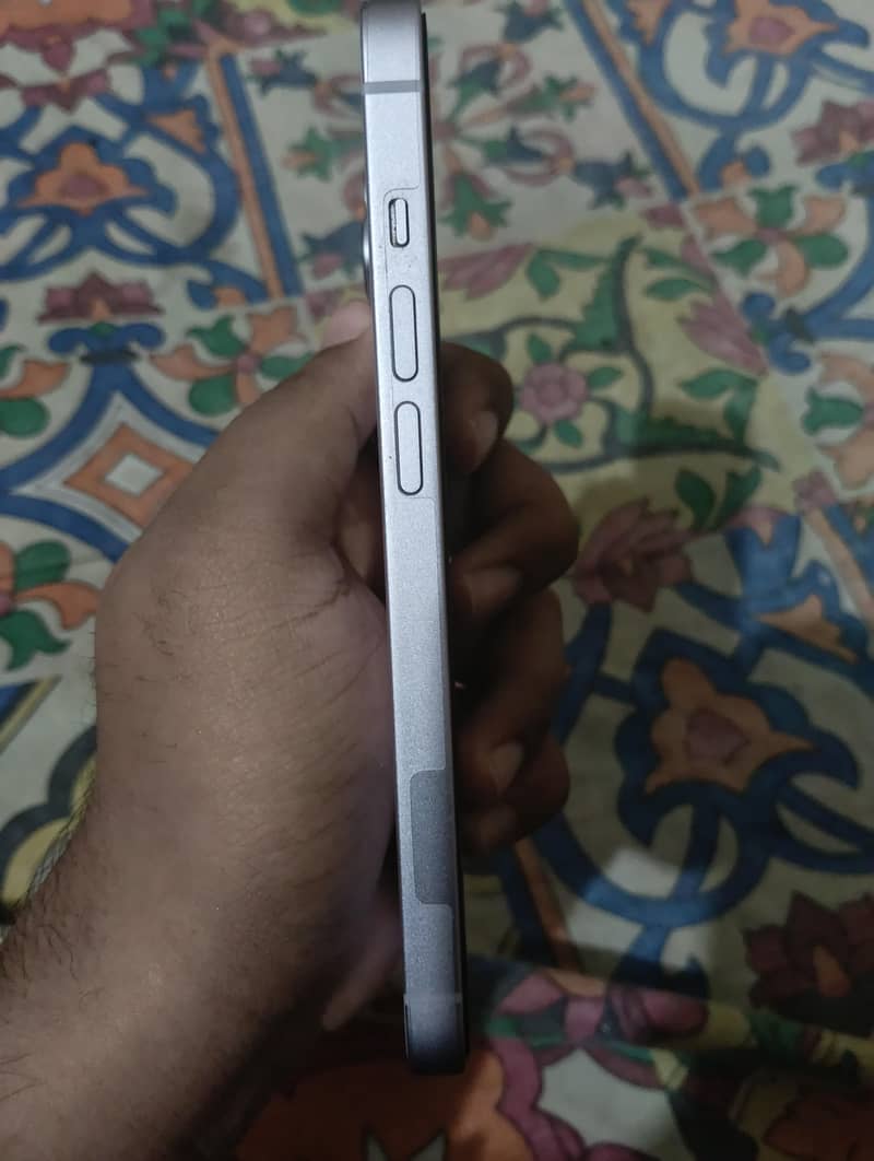 Apple iPhone 14 jv 4