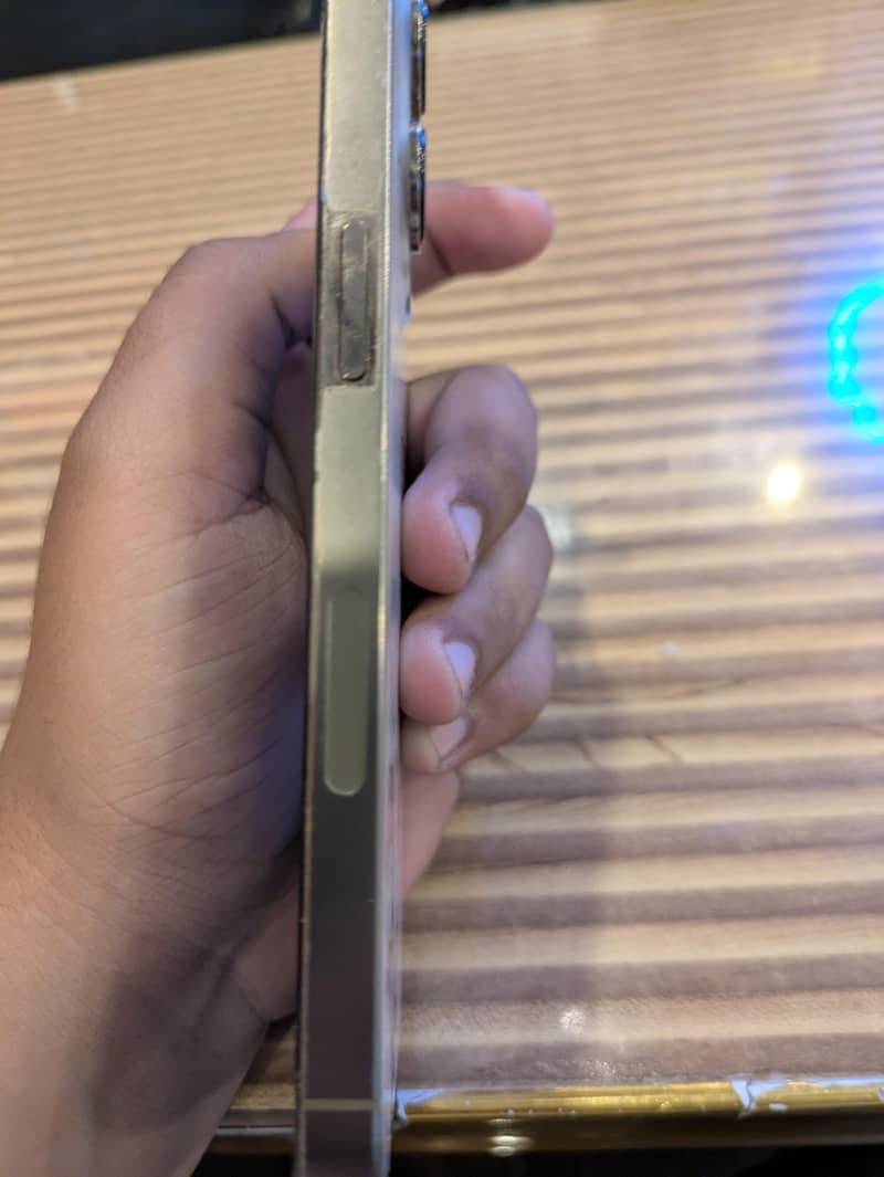 Apple iPhone 13 Pro 2