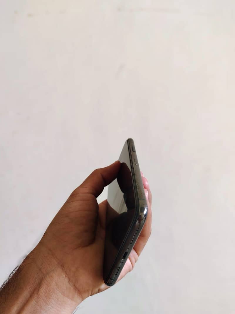 Apple iPhone 11 Pro Max 3