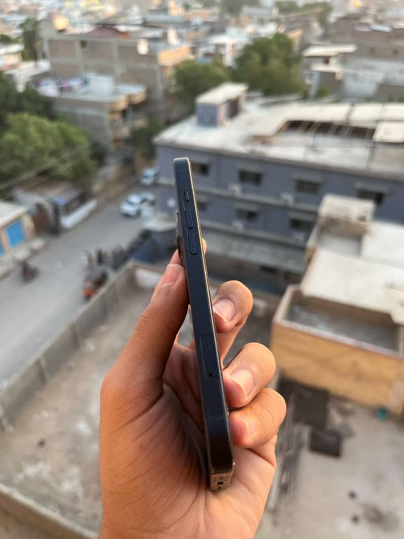Apple iPhone 13 4