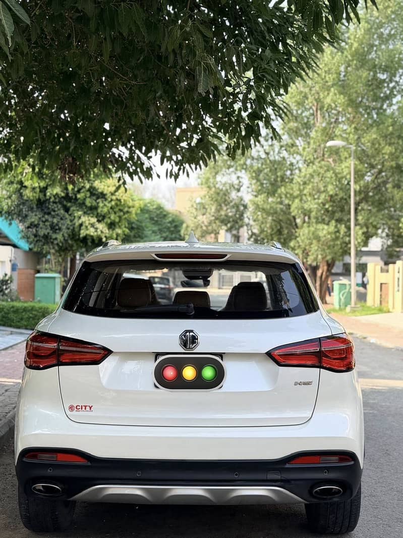 MG HS 2022 10