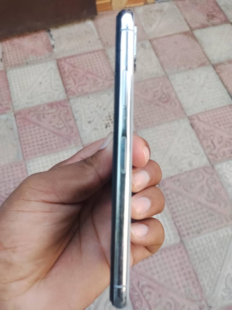 Apple iPhone X 3
