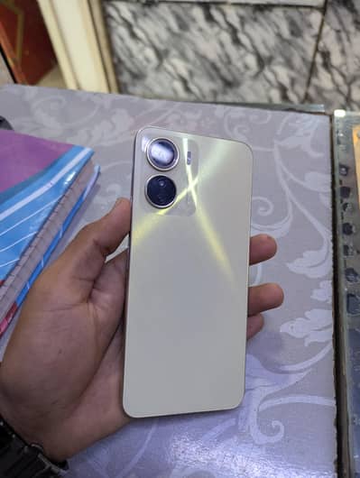 Vivo Y16